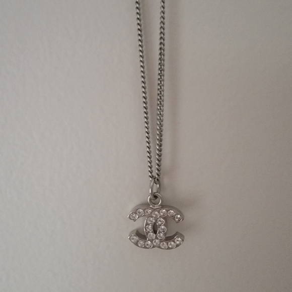 Chanel CC Logo Necklace - Picture 4 of 8